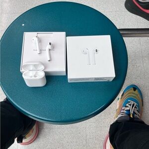 Airpods 2nd gen brand new used lightly